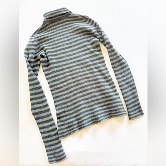 VINCE 100% Cashmere Womens Size Small Striped Turtleneck Sweater Black Gray - Picture 2 of 4